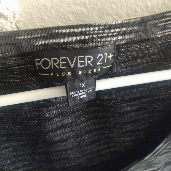 Forever 21 Plus Green and Gray Print Sweater Dress - Picture 4 of 5